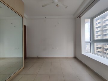 Room in 2.5 BHK Apartment at Bhartiya Nikoo Homes, Thanisandra Main Road – for Rent