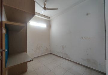 Room in 2.5 BHK Apartment at Bhartiya Nikoo Homes, Thanisandra Main Road – for Rent