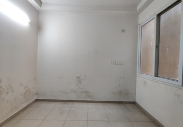 Room in 2.5 BHK Apartment at Bhartiya Nikoo Homes, Thanisandra Main Road – for Rent