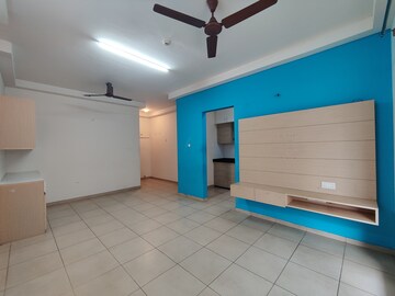 Room in 2.5 BHK Apartment at Bhartiya Nikoo Homes, Thanisandra Main Road – for Rent