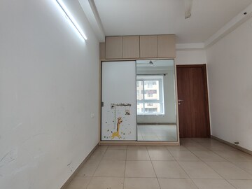 Room in 2.5 BHK Apartment at Bhartiya Nikoo Homes, Thanisandra Main Road – for Rent