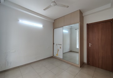 Room in 2.5 BHK Apartment at Bhartiya Nikoo Homes, Thanisandra Main Road – for Rent