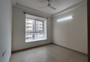 Room in 2.5 BHK Apartment at Bhartiya Nikoo Homes, Thanisandra Main Road – for Rent