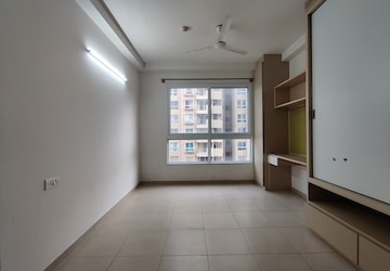 Room in 2.5 BHK Apartment at Bhartiya Nikoo Homes, Thanisandra Main Road – for Rent