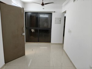 Furnished Amenities in 2.5 BHK Apartment at Lodha Downtown, Dombivli East – for Rent