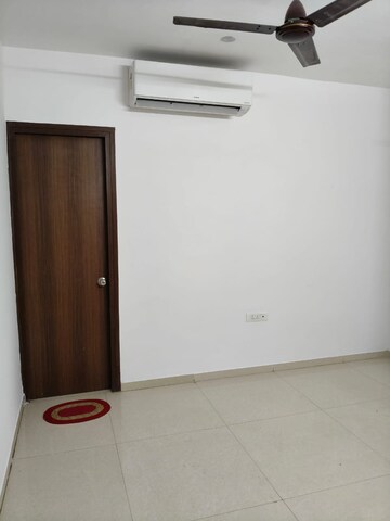 Room in 2.5 BHK Apartment at Lodha Downtown, Dombivli East – for Rent