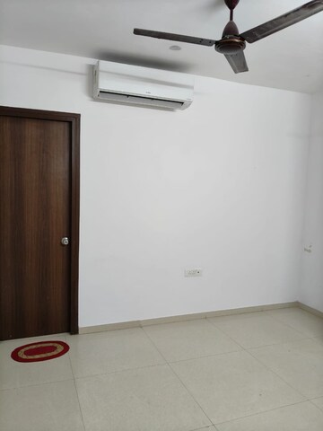 Room in 2.5 BHK Apartment at Lodha Downtown, Dombivli East – for Rent