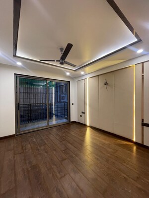 Room in 4 BHK Builder Floor at Emaar Emrald Floors Select, Sector 65 – for Sale