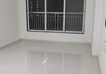Room in 3 BHK Apartment at Sion – for Sale