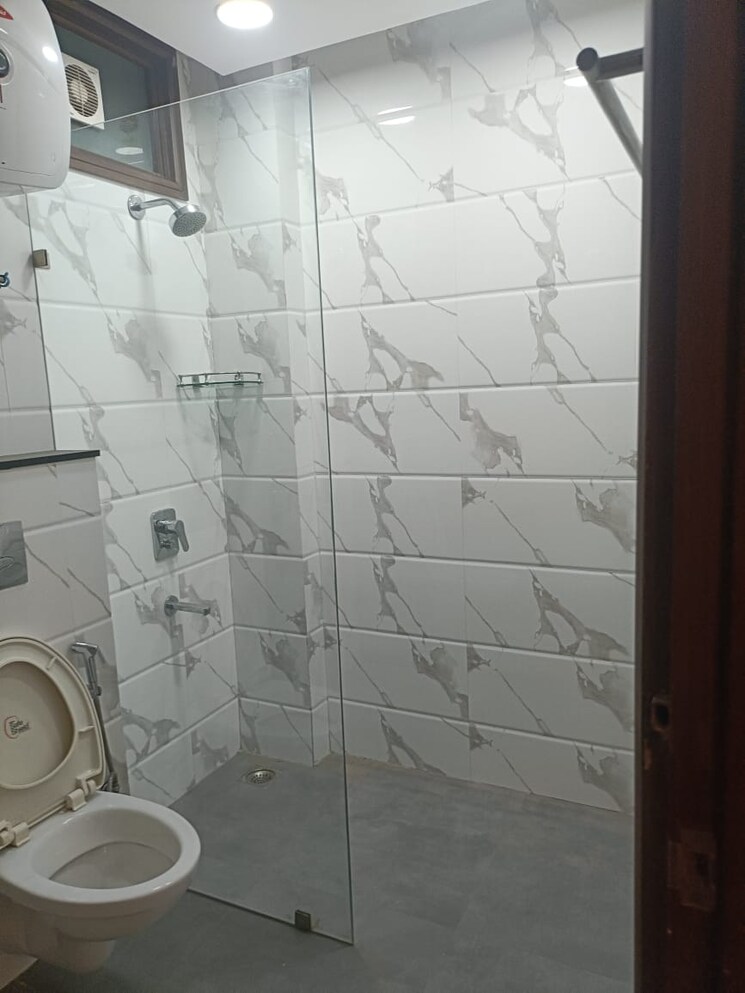 Bathroom, uppal-southend 4 Bedroom 2280 Sq.Ft. Builder Floor In Sector 49 Gurgaon 9336972