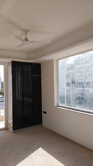 Room in 3.5 BHK Builder Floor at Ansal API Esencia, Sector 67 – for Sale