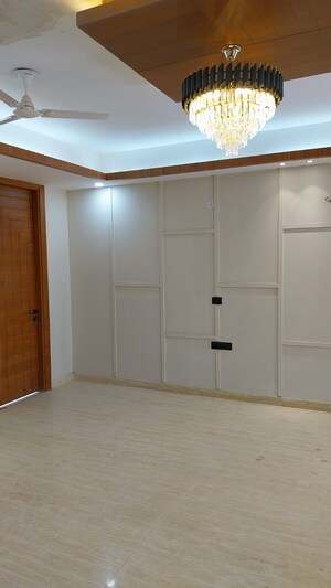 Room in 3.5 BHK Builder Floor at Ansal API Esencia, Sector 67 – for Sale