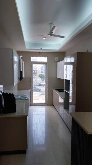 Building Lobby in 3.5 BHK Builder Floor at Ansal API Esencia, Sector 67 – for Sale