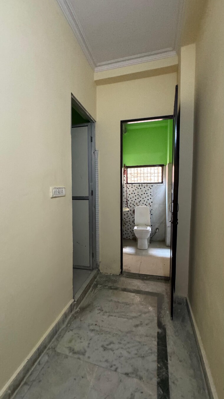 undefined, chattarpur 3 Bedroom 1000 Sq.Ft. Builder Floor In Chattarpur Delhi 9337086