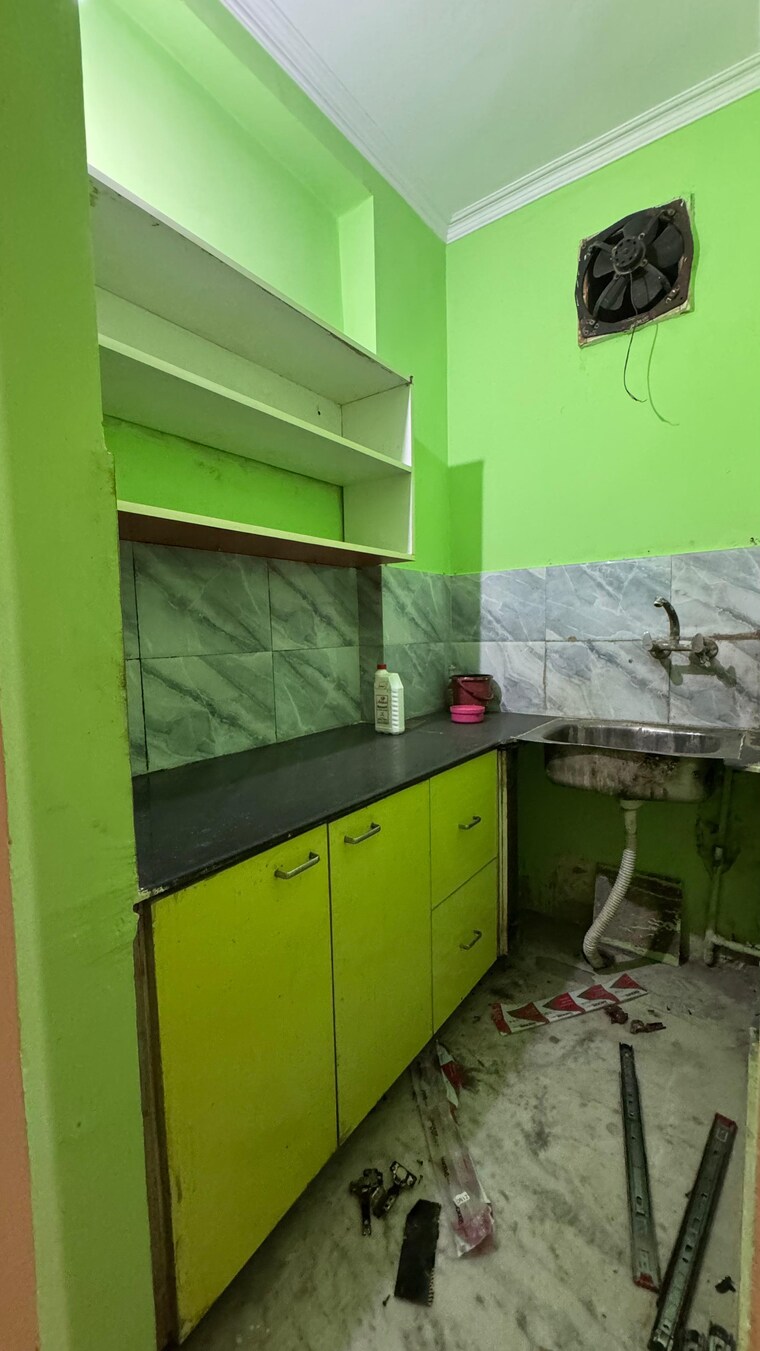 Team Area, chattarpur 3 Bedroom 1000 Sq.Ft. Builder Floor In Chattarpur Delhi 9337086