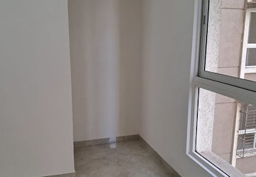 Room in 1 BHK Apartment at Lodha Amara, Kolshet Road – for Rent