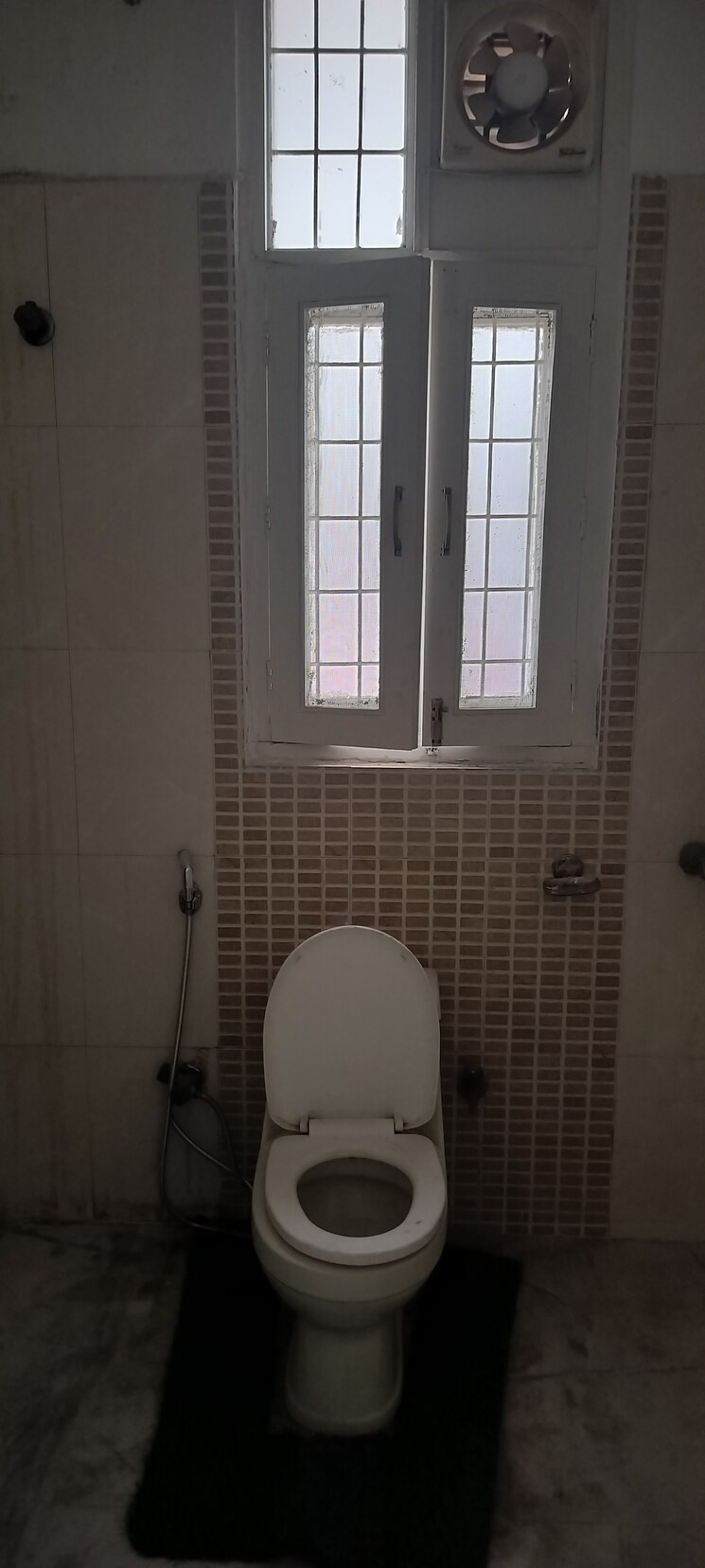 Bathroom, sector 48 3 Bedroom 200 Sq.Mt. Independent House In Sector 48 Noida 9337077