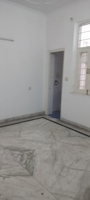 Room in 3 BHK Independent House at Sector 48 – for Rent
