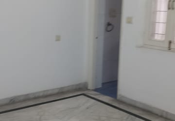 Room in 3 BHK Independent House at Sector 48 – for Rent