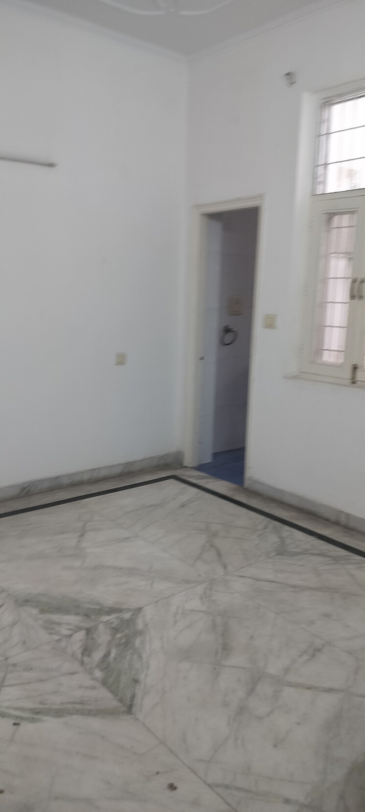 Room, sector 48 3 Bedroom 200 Sq.Mt. Independent House In Sector 48 Noida 9337077