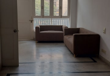 Living Room in 3 BHK Independent House at Sector 48 – for Rent