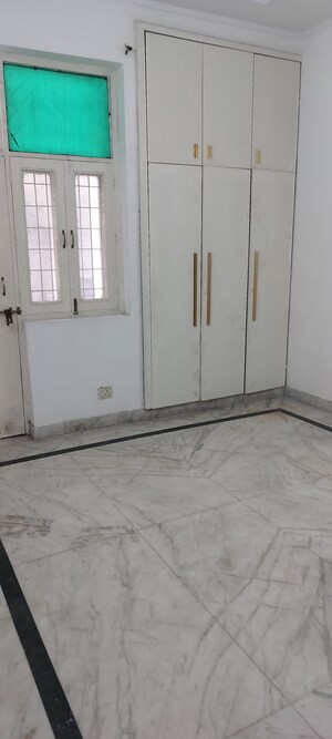 Room in 3 BHK Independent House at Sector 48 – for Rent