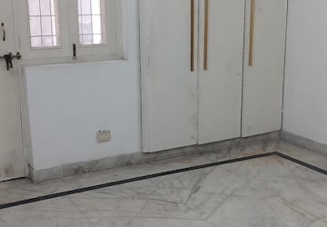 Room in 3 BHK Independent House at Sector 48 – for Rent