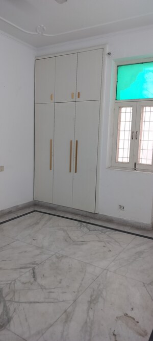 Room in 3 BHK Independent House at Sector 48 – for Rent