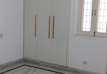 Room in 3 BHK Independent House at Sector 48 – for Rent