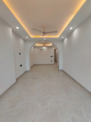  Showroom For Rent in Lajpat Nagar 4