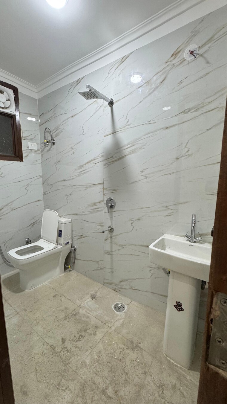 Bathroom, chattarpur 2 Bedroom 950 Sq.Ft. Builder Floor In Chattarpur Delhi 9337112