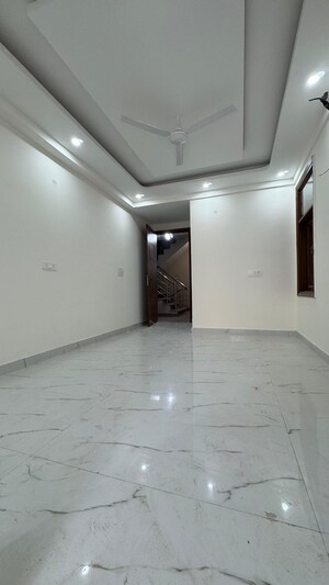 Room in 2 BHK Builder Floor at Chattarpur – for Rent