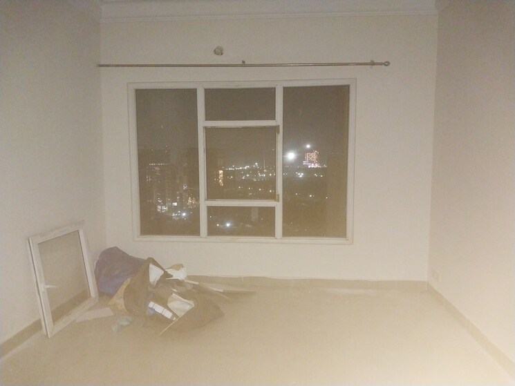 Room, paras-tierea 3.5 Bedroom 1365 Sq.Ft. Apartment In Sector 137 Noida 9337124