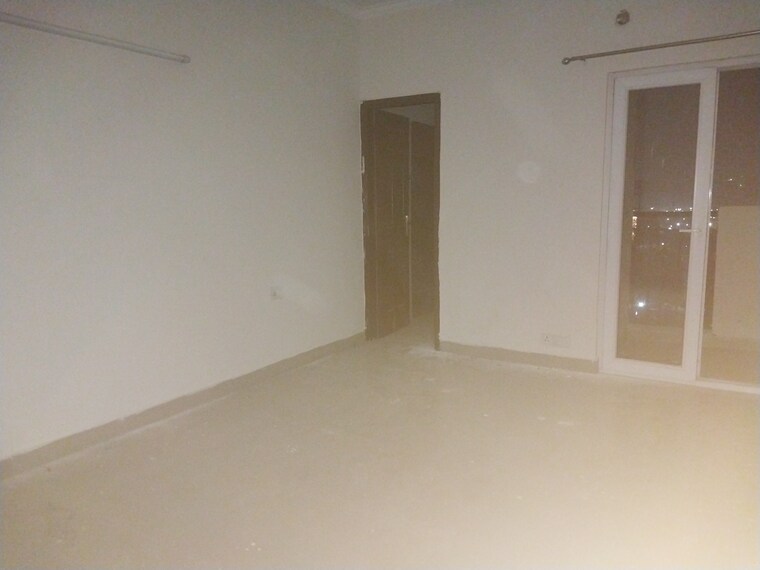 Room, paras-tierea 3.5 Bedroom 1365 Sq.Ft. Apartment In Sector 137 Noida 9337124
