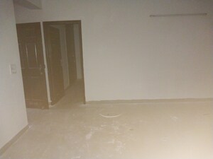 Room in 3.5 BHK Apartment at Paras Tierea, Sector 137 – for Rent