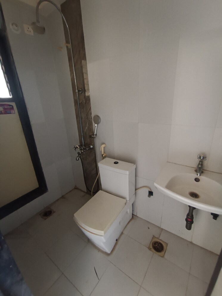 Bathroom, ajmera-yogi-dham-phase-iii 1 Bedroom 595 Sq.Ft. Apartment In Kalyan West Thane 9337171