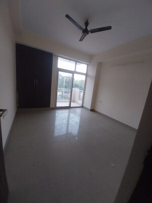 Room in 3 BHK Apartment at Paras Tierea, Sector 137 – for Rent