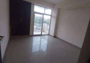 Room in 3 BHK Apartment at Paras Tierea, Sector 137 – for Rent