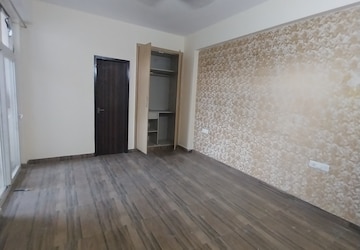 Bathroom in 3 BHK Apartment at Paras Tierea, Sector 137 – for Rent