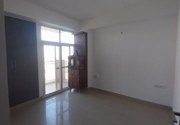 Furnished Amenities in 3 BHK Apartment at Paras Tierea, Sector 137 – for Rent