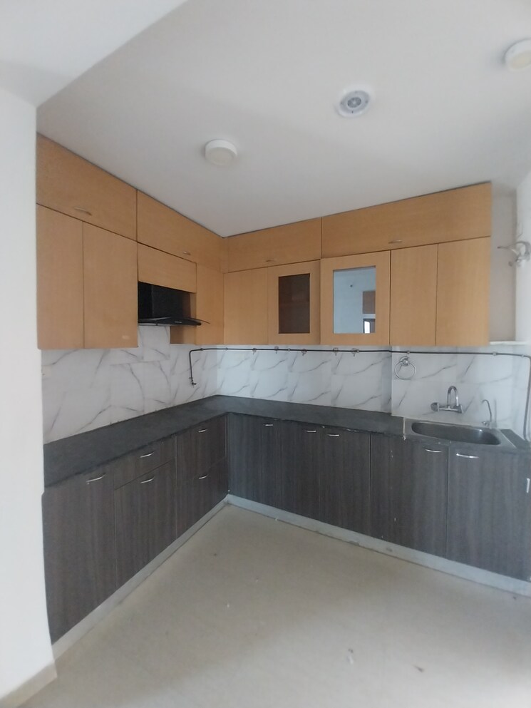 Bathroom, paras-tierea 3 Bedroom 1695 Sq.Ft. Apartment In Sector 137 Noida 9337169