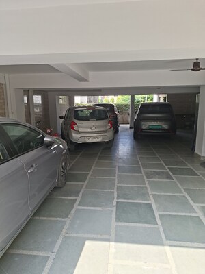 Parking in 2 BHK Builder Floor at Palam Vihar Residents Association, Palam Vihar – for Rent