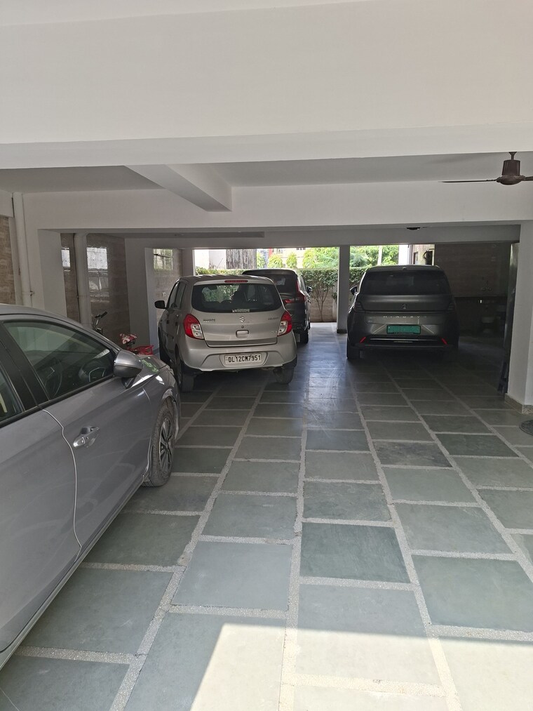  Parking, palam-vihar-residents-association 2 Bedroom 1700 Sq.Ft. Builder Floor In Palam Vihar Gurgaon 9337177