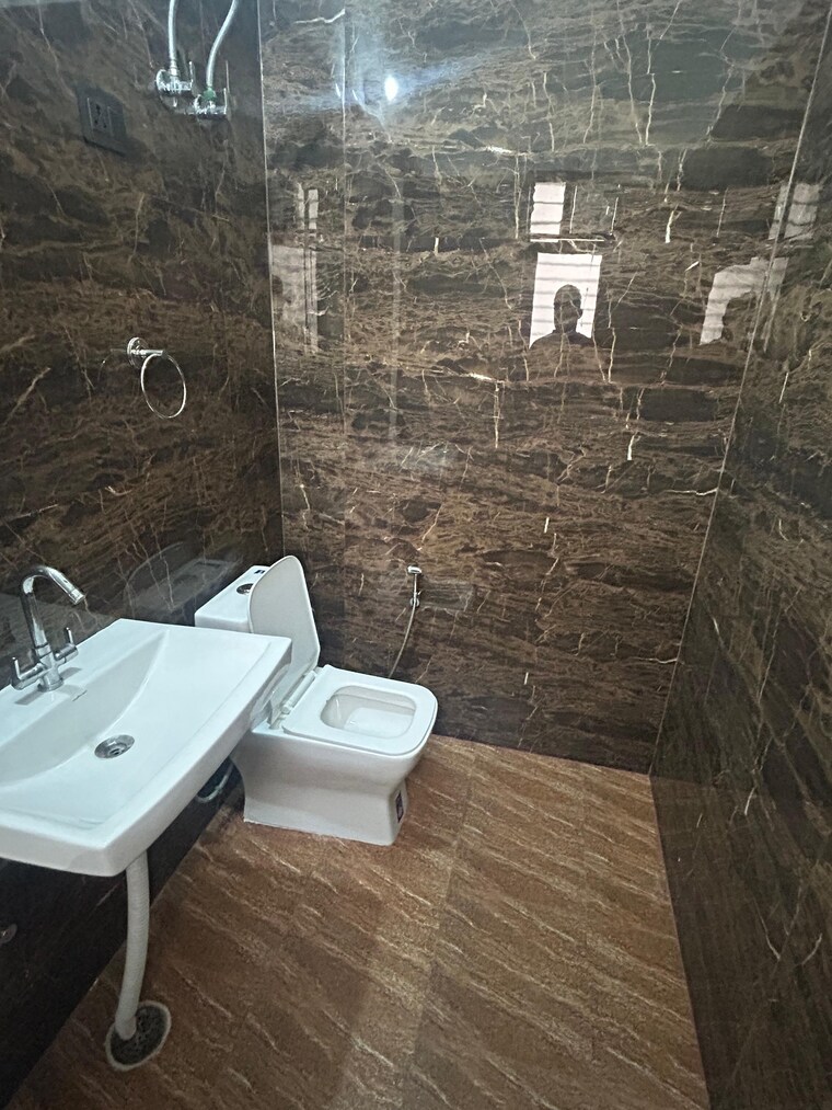 Bathroom, palam-vihar-residents-association 2 Bedroom 1700 Sq.Ft. Builder Floor In Palam Vihar Gurgaon 9337177