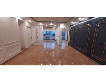 Parking in 4 BHK Builder Floor at Sector 81 – for Sale