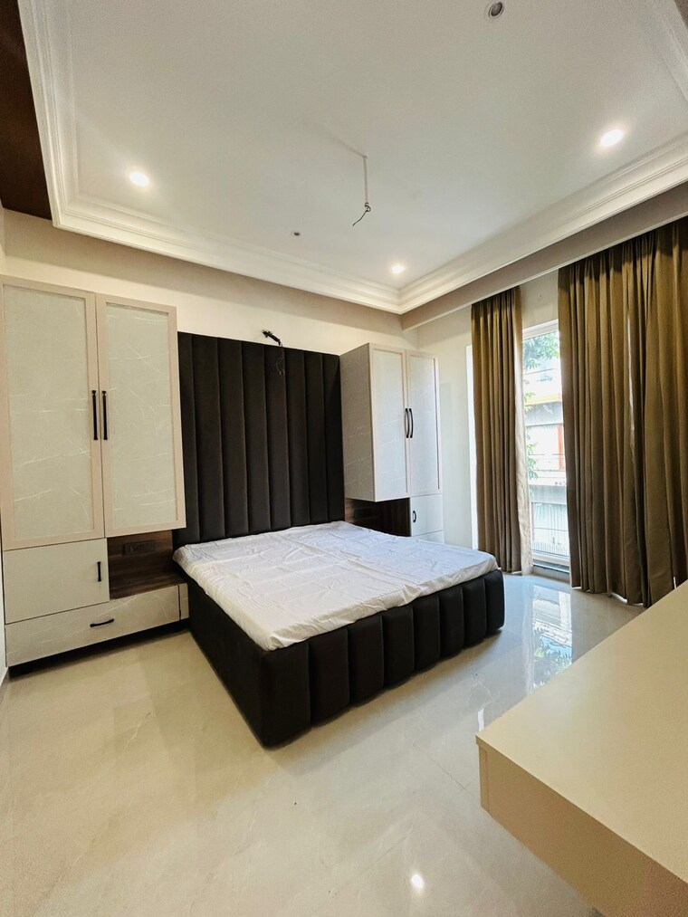 Bedroom, sunny enclave 5 Bedroom 180 Sq.Yd. Independent House In Sunny Enclave Mohali 9337174