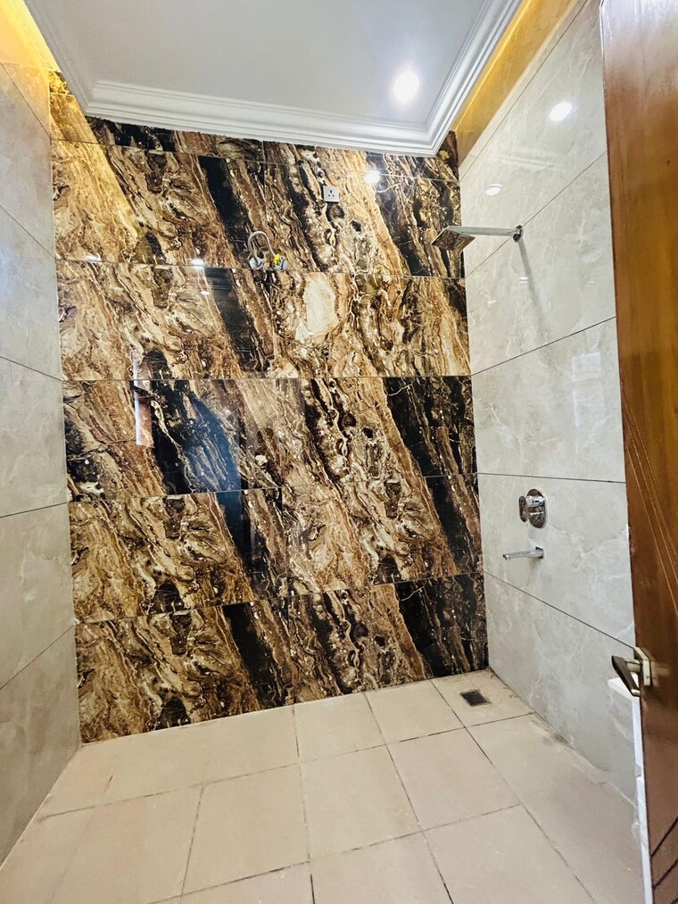 Attached Bathroom, sunny enclave 5 Bedroom 180 Sq.Yd. Independent House In Sunny Enclave Mohali 9337174