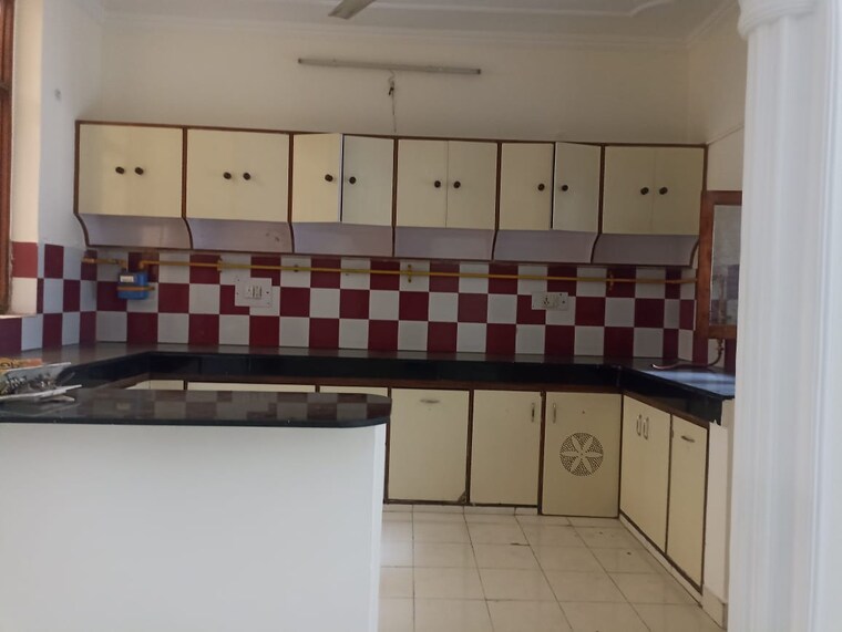 Kitchen, sector 50 3.5 Bedroom 450 Sq.Mt. Villa In Sector 50 Noida 9337208