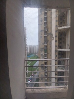 Swimming Pool in 2.5 BHK Apartment at Paras Tierea, Sector 137 – for Sale