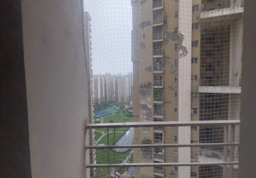 Swimming Pool in 2.5 BHK Apartment at Paras Tierea, Sector 137 – for Sale